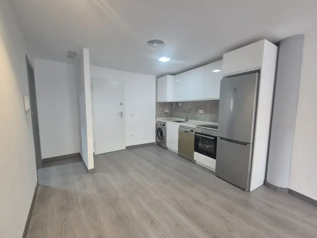 Kitchen of Flat for sale in Zaragoza  with Air Conditioner, Oven and Washing machine