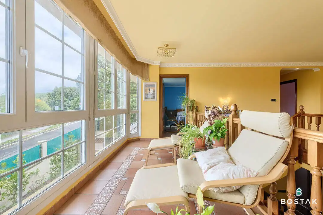 Sala d'estar de Casa o xalet en venda en Barrika amb Calefacció, Jardí privat i Terrassa