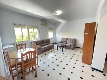 Living room of Flat to rent in  Sevilla Capital  with Air Conditioner and Furnished