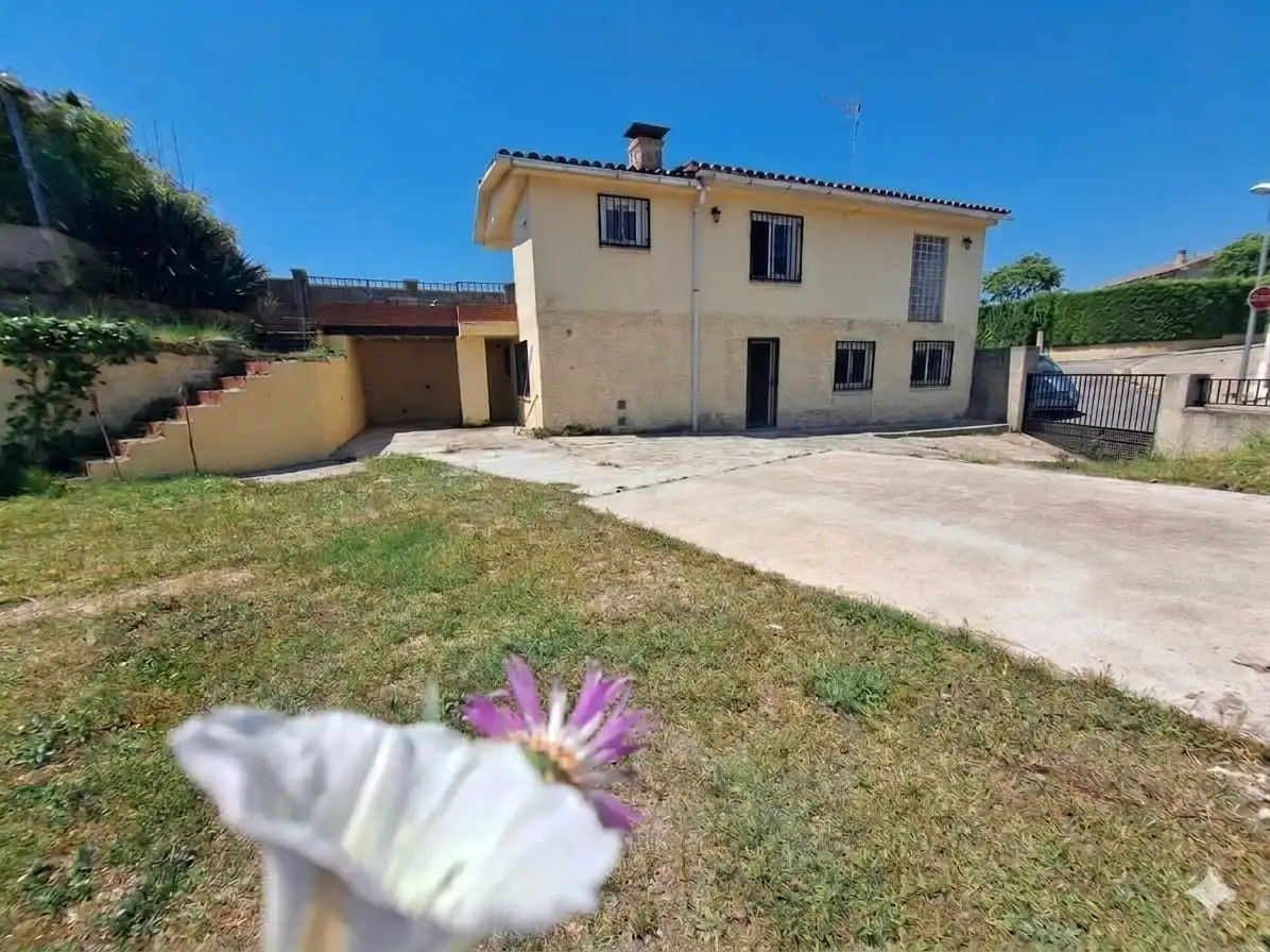 Vista exterior de Casa o xalet en venda en Rubí