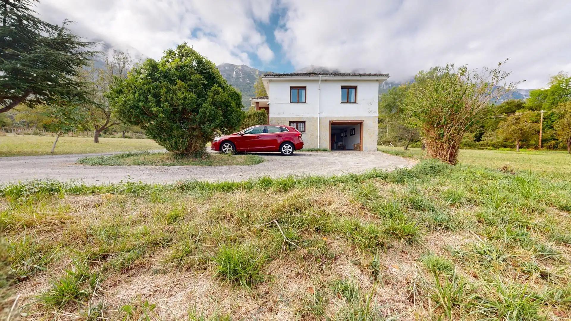 Vista exterior de Casa o xalet en venda en Valle de Mena amb Calefacció, Jardí privat i Terrassa