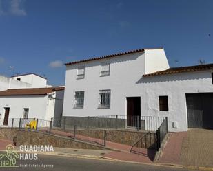 Exterior view of Single-family semi-detached for sale in Villanueva de los Castillejos  with Air Conditioner and Private garden