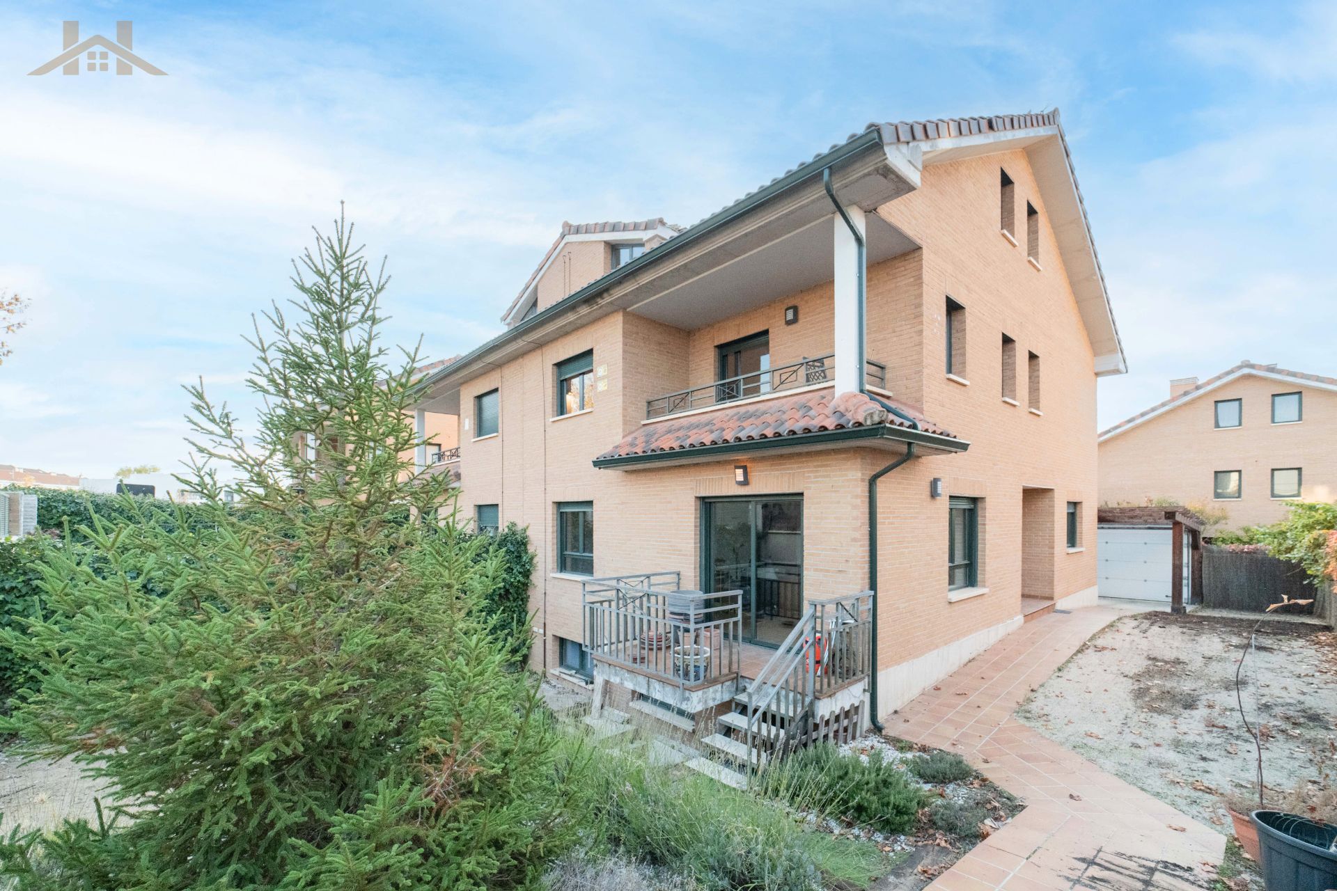 Exterior view of House or chalet for sale in Arroyomolinos (Madrid)  with Heating, Private garden and Parquet flooring