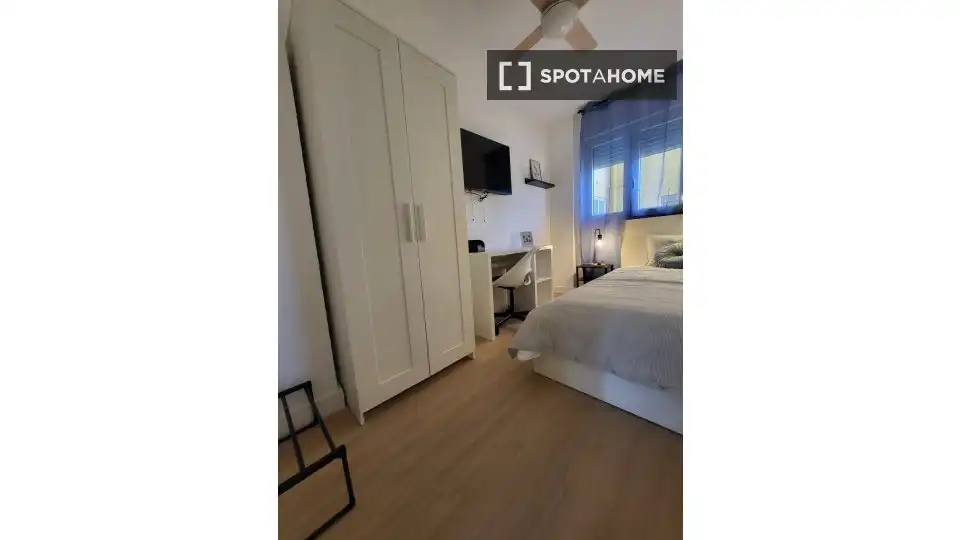 Bedroom of Flat for share in Alicante / Alacant  with Air Conditioner, Heating and Furnished