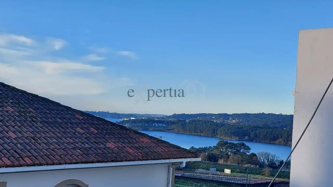Vista exterior de Casa o xalet en venda en Rianxo amb Calefacció, Jardí privat i Traster