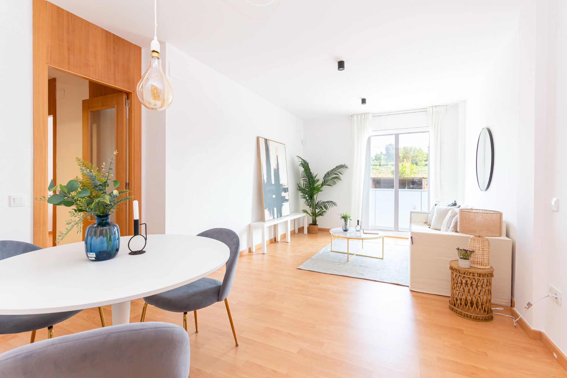 Living room of Flat for sale in Sant Martí Sarroca  with Parquet flooring, Terrace and Oven