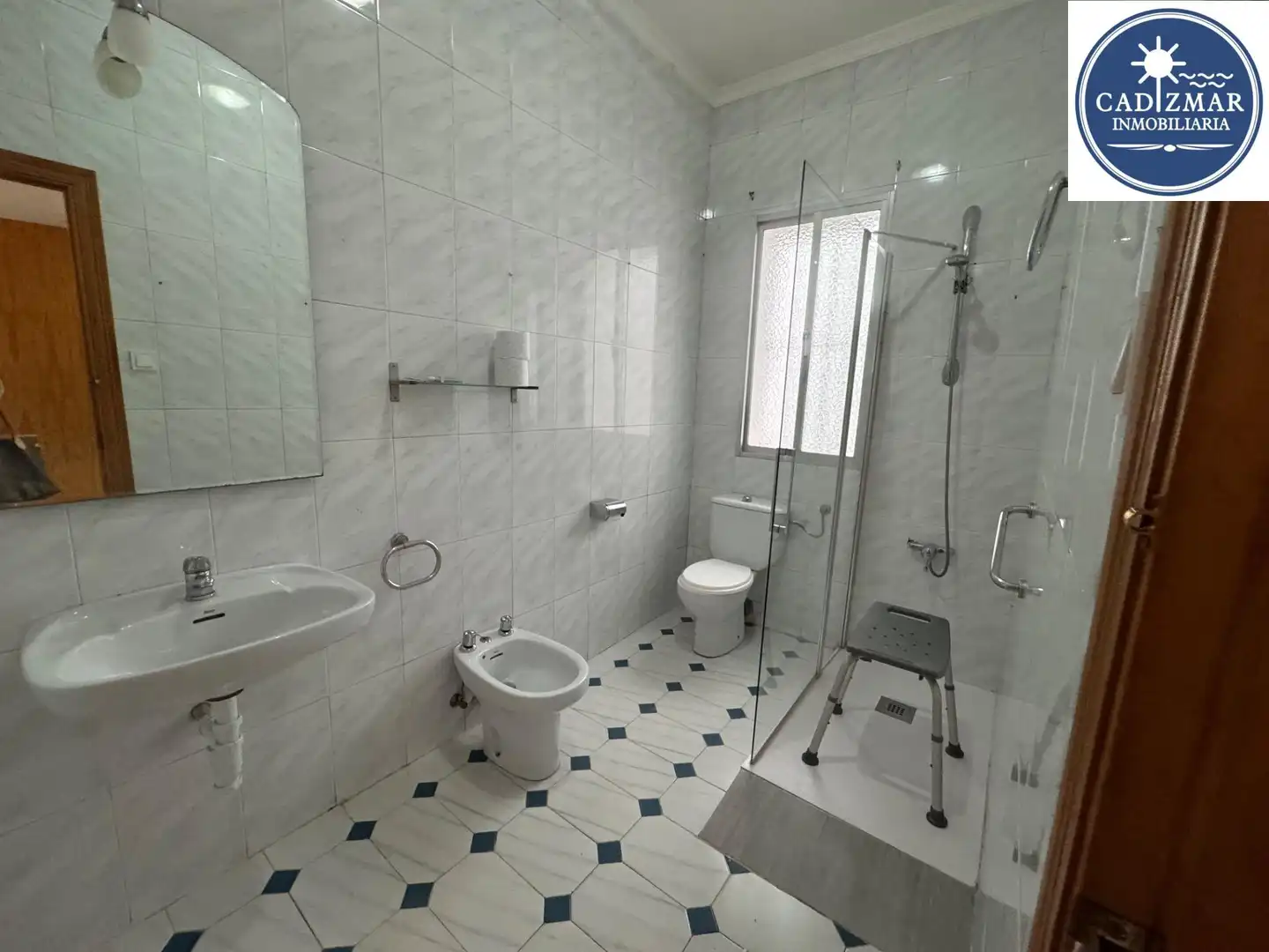 Bathroom of Ground floor for sale in Cádiz  with Storage room, Balcony and Alarm