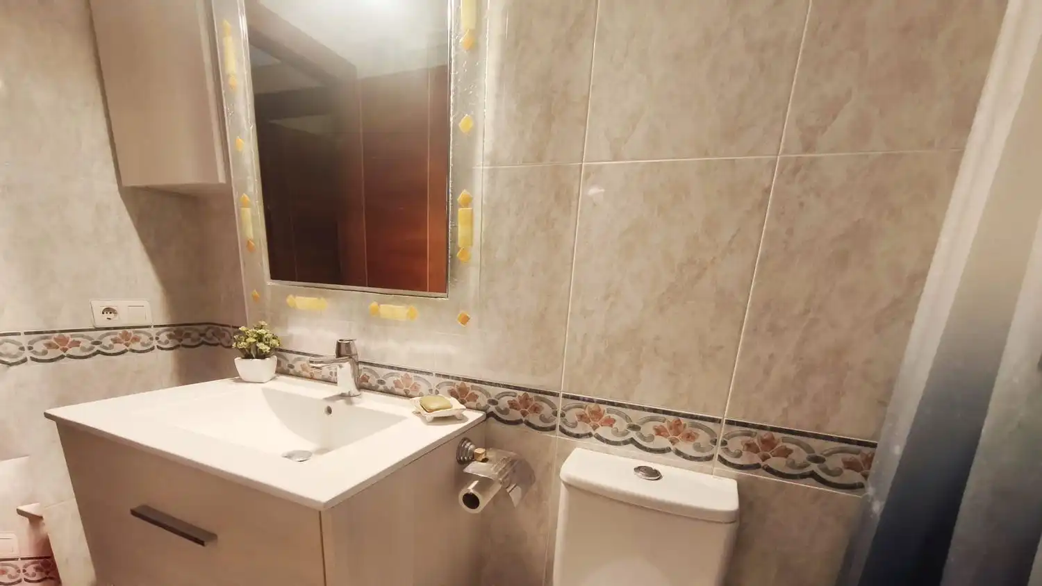 Bathroom of Flat for sale in Gijón   with Heating and Swimming Pool