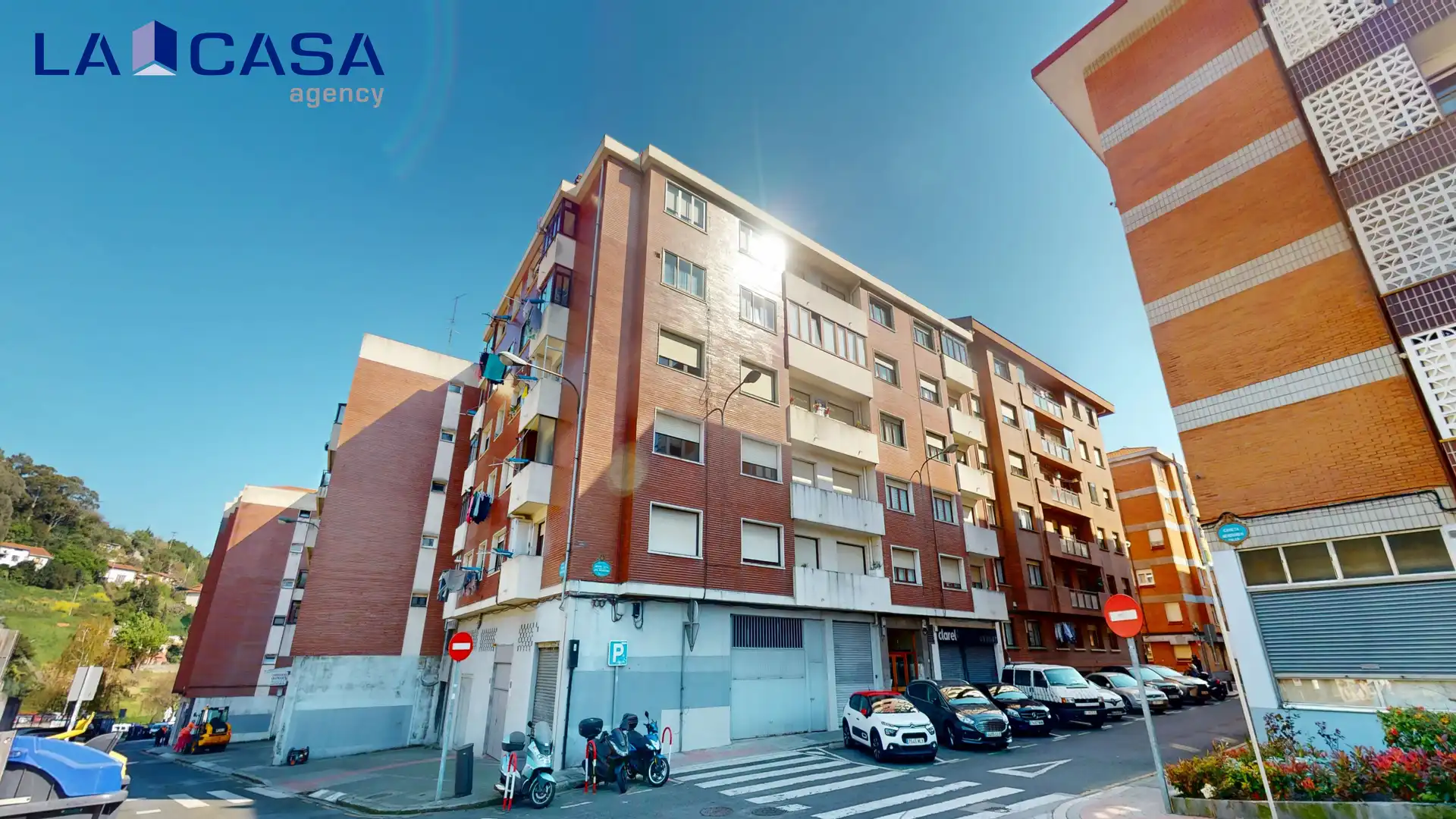 Vista exterior de Pis en venda en Bilbao  amb Balcó