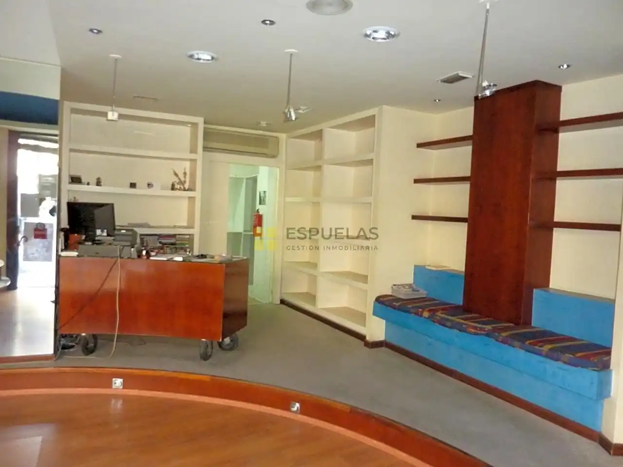 Locale commerciale in vendita a Juan Carlos I 6, imagen 2