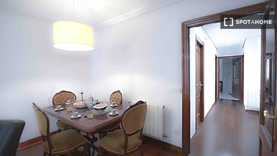 Comedor de Piso para compartir en Santander con Aire acondicionado, Calefacción y Amueblado