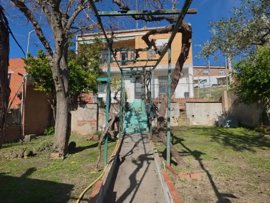 Vista exterior de Casa o xalet en venda en Cazalegas amb Aire condicionat, Terrassa i Balcó