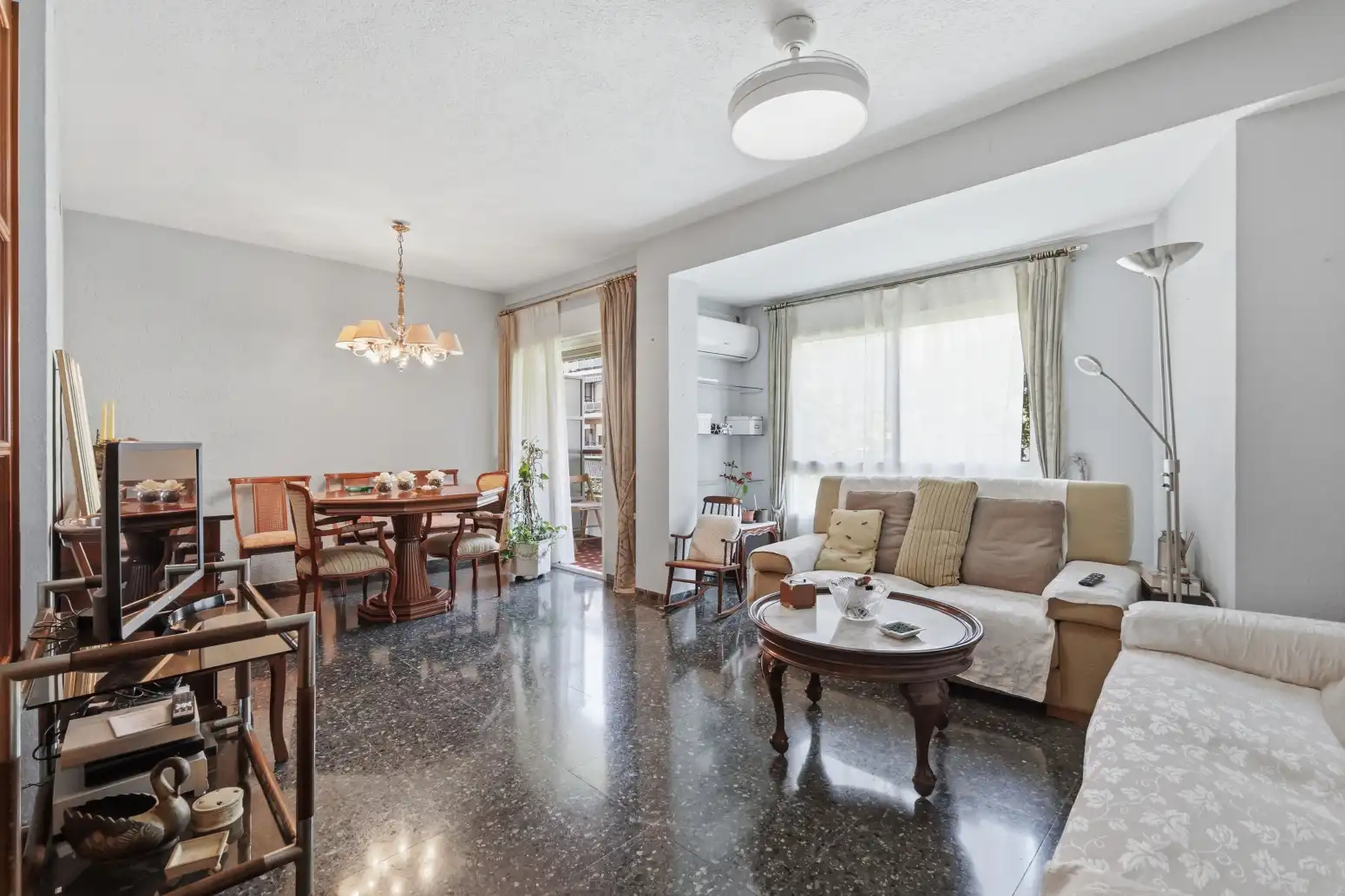 Sala d'estar de Pis en venda en Valencia amb Aire condicionat i Balcó