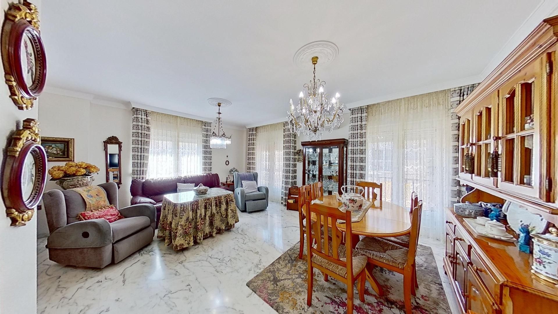 Sala d'estar de Casa adosada en venda en Motril amb Aire condicionat, Parquet i Terrassa