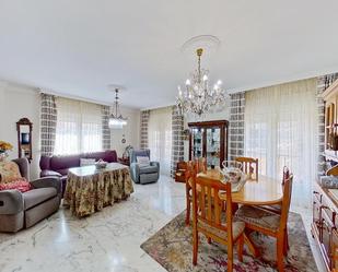 Sala d'estar de Casa adosada en venda en Motril amb Aire condicionat, Parquet i Terrassa