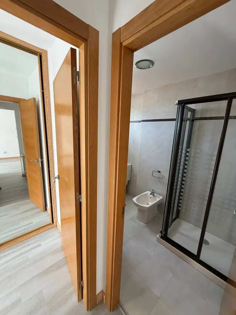 Baño de Ático en venta en Llanes con Calefacción, Terraza y Trastero