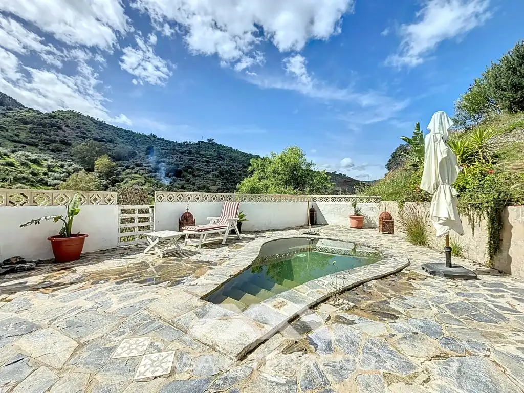 Piscina de Casa o xalet en venda en Comares amb Aire condicionat, Jardí privat i Terrassa