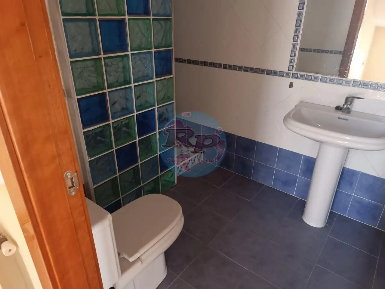 Bany de Casa o xalet en venda en Sariegos amb Calefacció, Jardí privat i Parquet