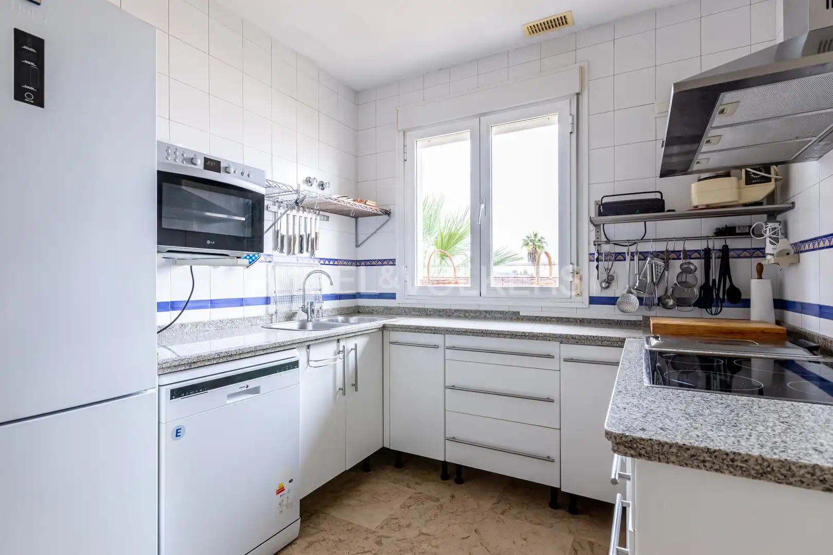 Kitchen of Attic for sale in Sevilla  with Air Conditioner, Heating and Terrace