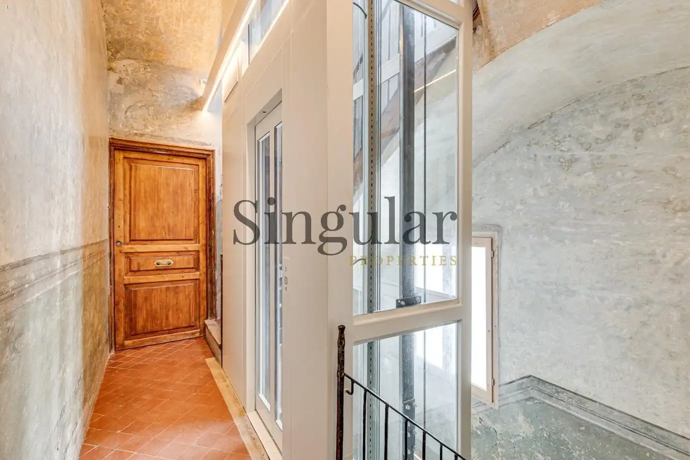Maisonette zum Verkauf in Barcelona mit Heizung, Terrasse und Abstellraum