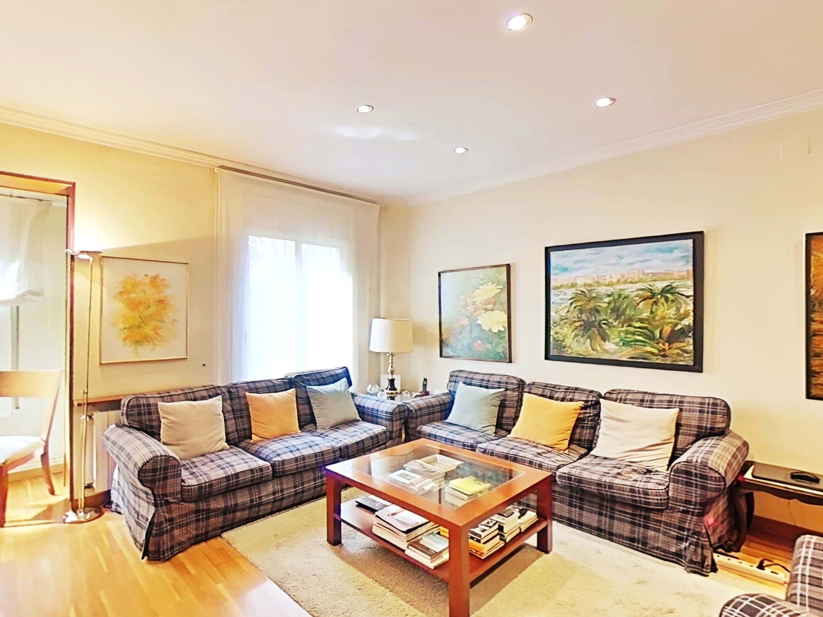 Living room of Flat for sale in  Barcelona Capital  with Air Conditioner and Heating