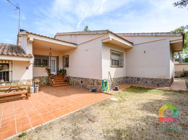 Xalet amb jardí en venda a Cobisa