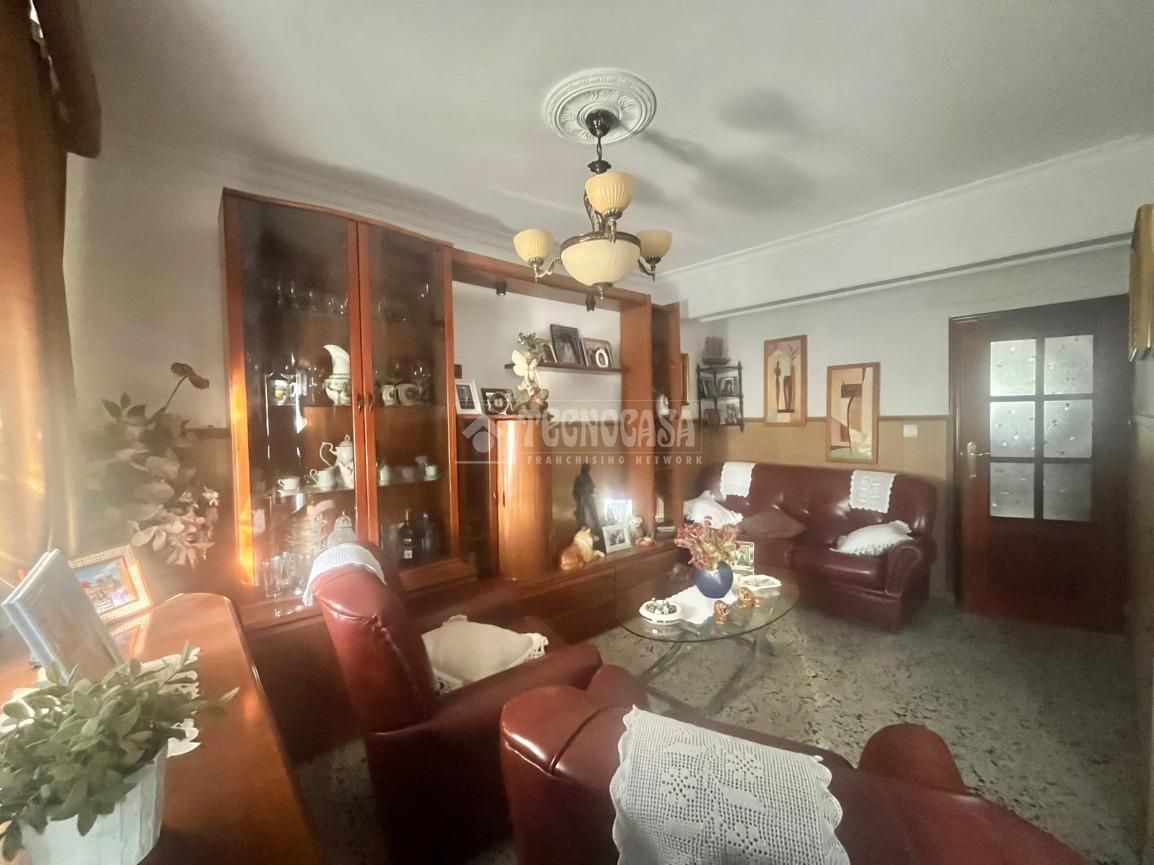 Sala d'estar de Casa adosada en venda en Jerez de la Frontera