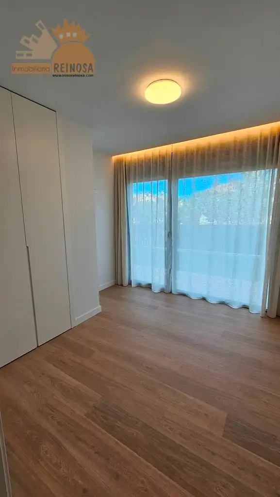 Habitación de Planta baja en venta en Molina de Segura con Aire acondicionado, Jardín privado y Parquet