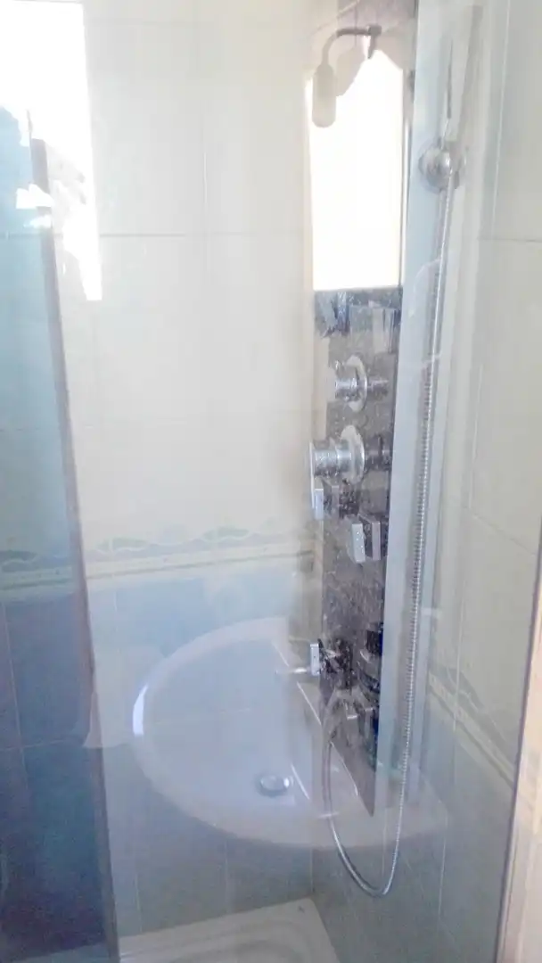 Baño de Ático de alquiler en Vélez-Málaga con Terraza, Piscina y Amueblado