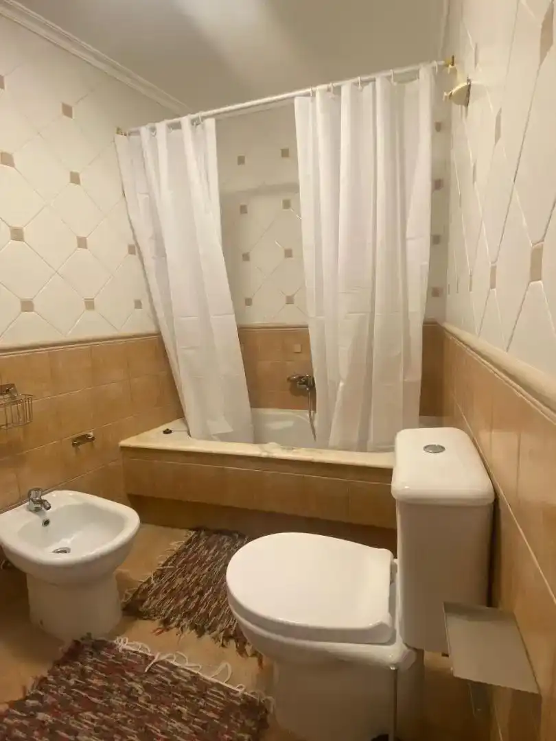 Badezimmer von Wohnung zur Miete in Corcubión mit Möbliert