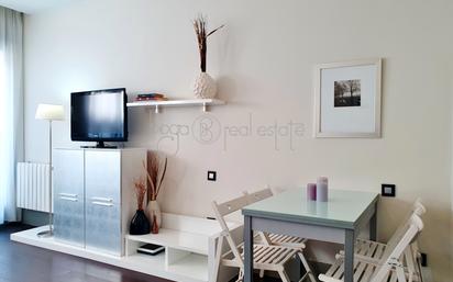 Living room of Attic to rent in  Madrid Capital  with Air Conditioner, Heating and Parquet flooring