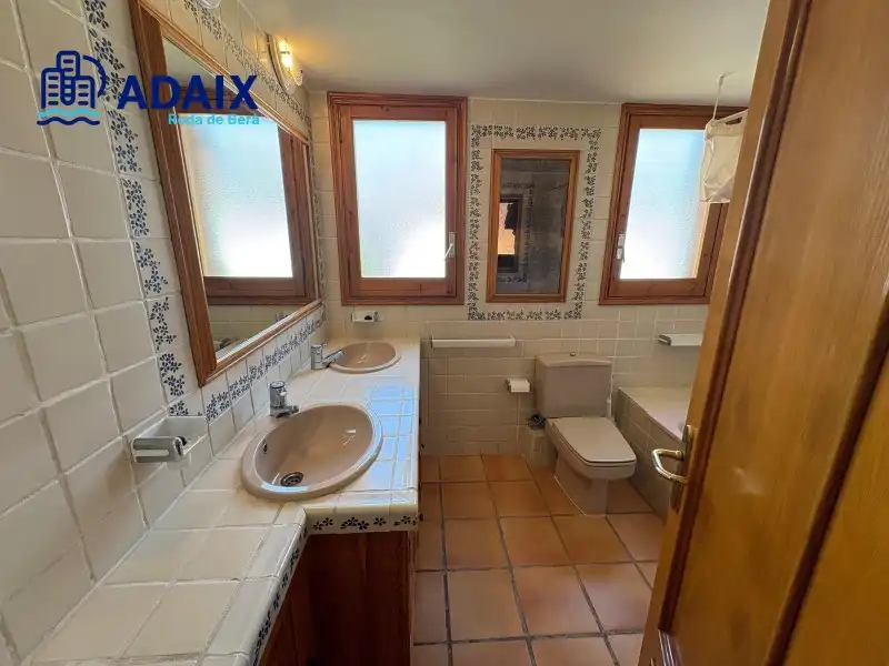 Baño de Casa o chalet en venta en Roda de Berà con Terraza, Trastero y Horno