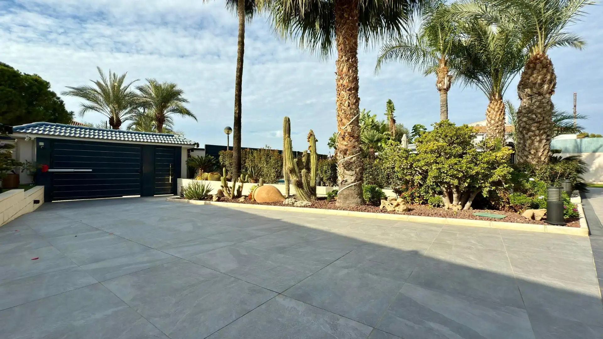 Vista exterior de Casa o chalet en venta en Sant Joan d'Alacant con Aire acondicionado, Calefacción y Jardín privado