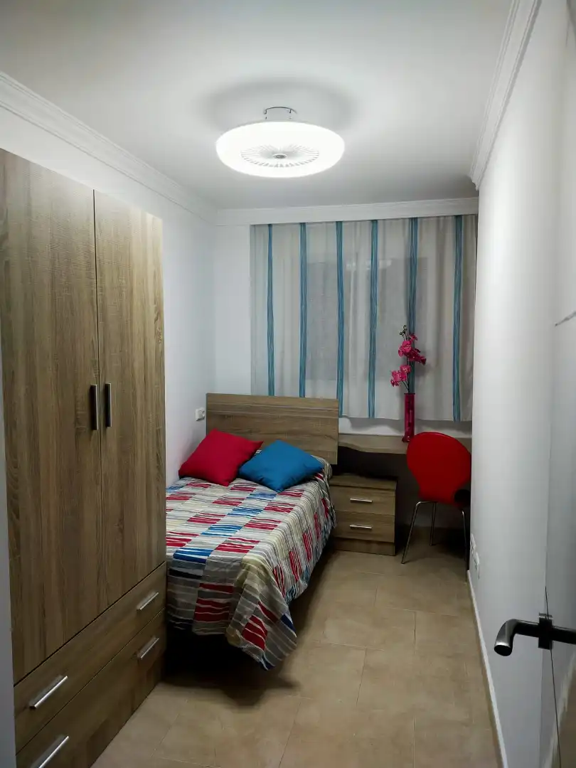Habitación de Piso de alquiler en Málaga con Aire acondicionado, Amueblado y Horno