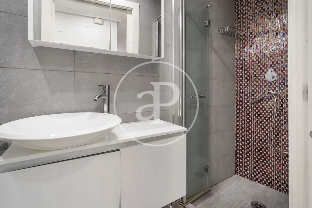 Baño de Piso de alquiler en Valencia con Aire acondicionado, Calefacción y Terraza