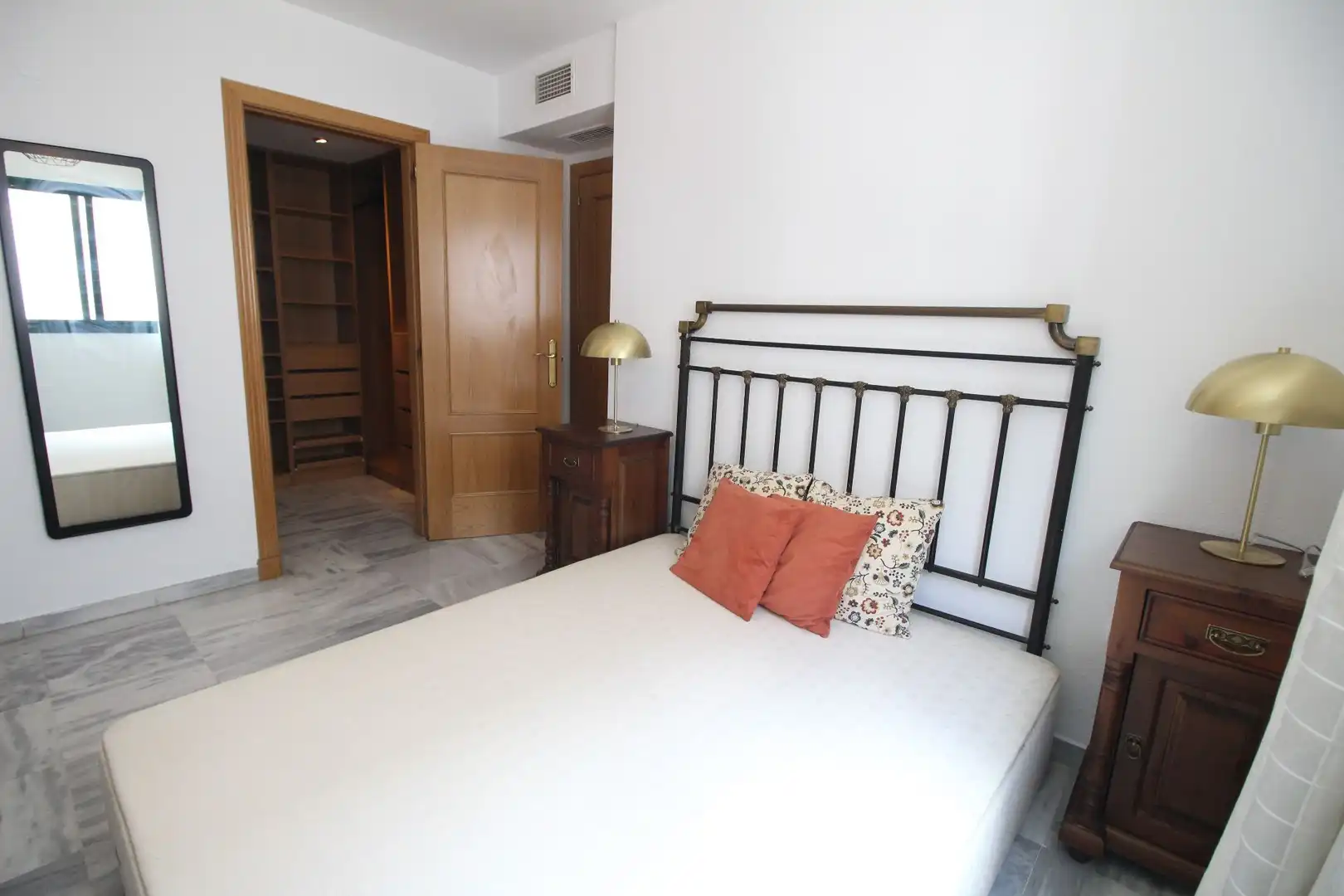 Schlafzimmer von Wohnung zur Miete in Málaga mit Klimaanlage, Heizung und Möbliert