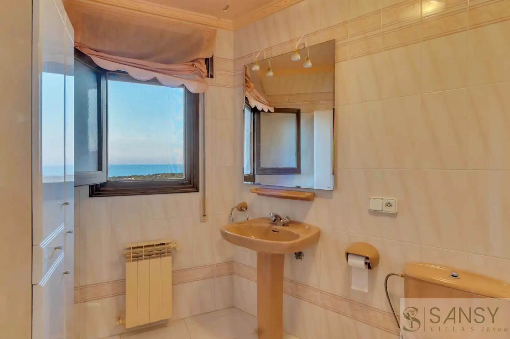 Bathroom of Houses for sale in Jávea / Xàbia  with Heating, Terrace and Storage room
