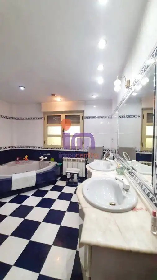 Chalet con piscina en venta en Valdepeñas, imagen 48