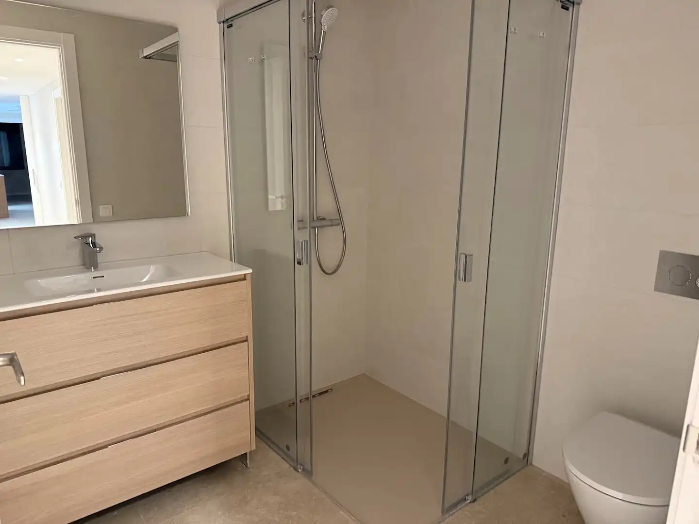Bathroom of Flat for share in Vic  with Air Conditioner, Heating and Terrace