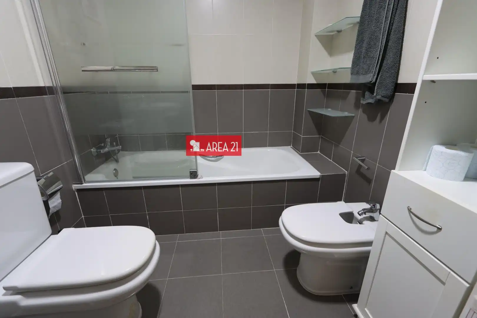 Baño de Ático en venta en La Pobla de Vallbona con Aire acondicionado, Calefacción y Terraza
