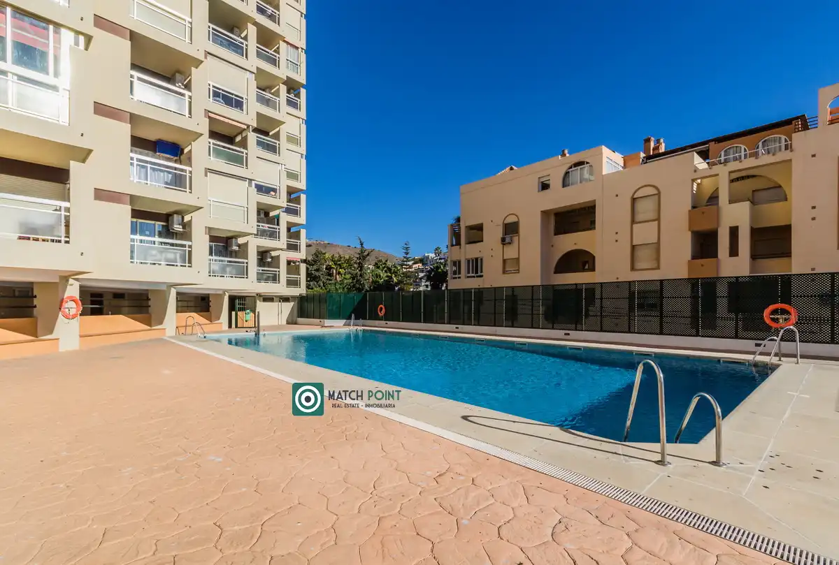 Piscina de Apartamento de alquiler en Almuñécar con Amueblado
