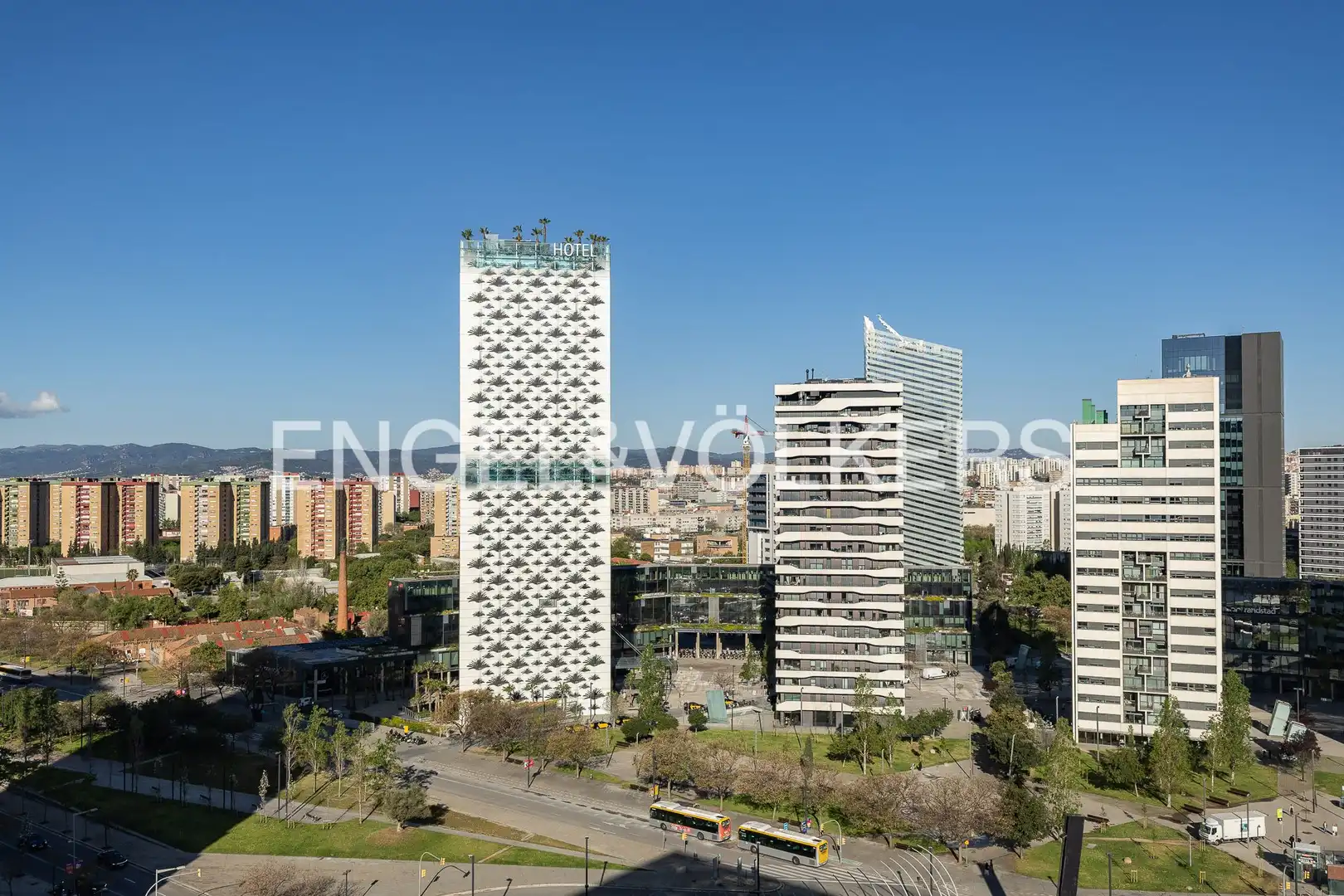 Vista exterior de Pis en venda en L'Hospitalet de Llobregat amb Aire condicionat, Calefacció i Parquet