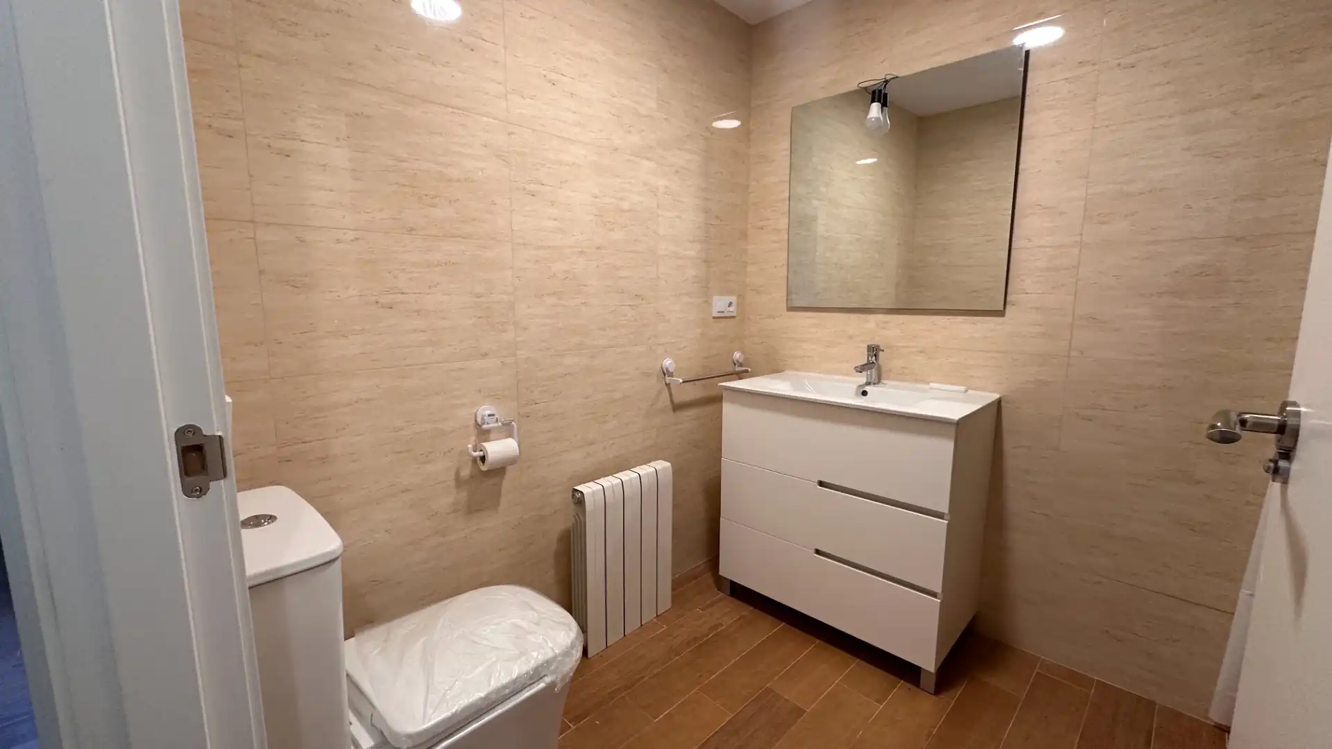 Bathroom of Houses for sale in La Vall de Bianya  with Heating, Private garden and Parquet flooring