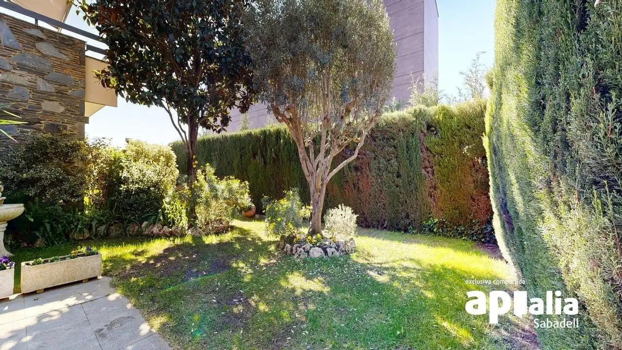 Jardí de Casa o xalet en venda en Barberà del Vallès amb Aire condicionat, Calefacció i Jardí privat