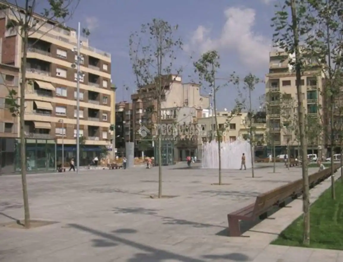 Vista exterior de Piso en venta en Sant Adrià de Besòs con Aire acondicionado, Calefacción y Balcón