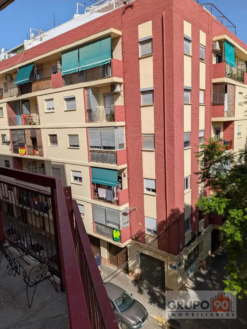 Vista exterior de Pis en venda en Valencia amb Balcó