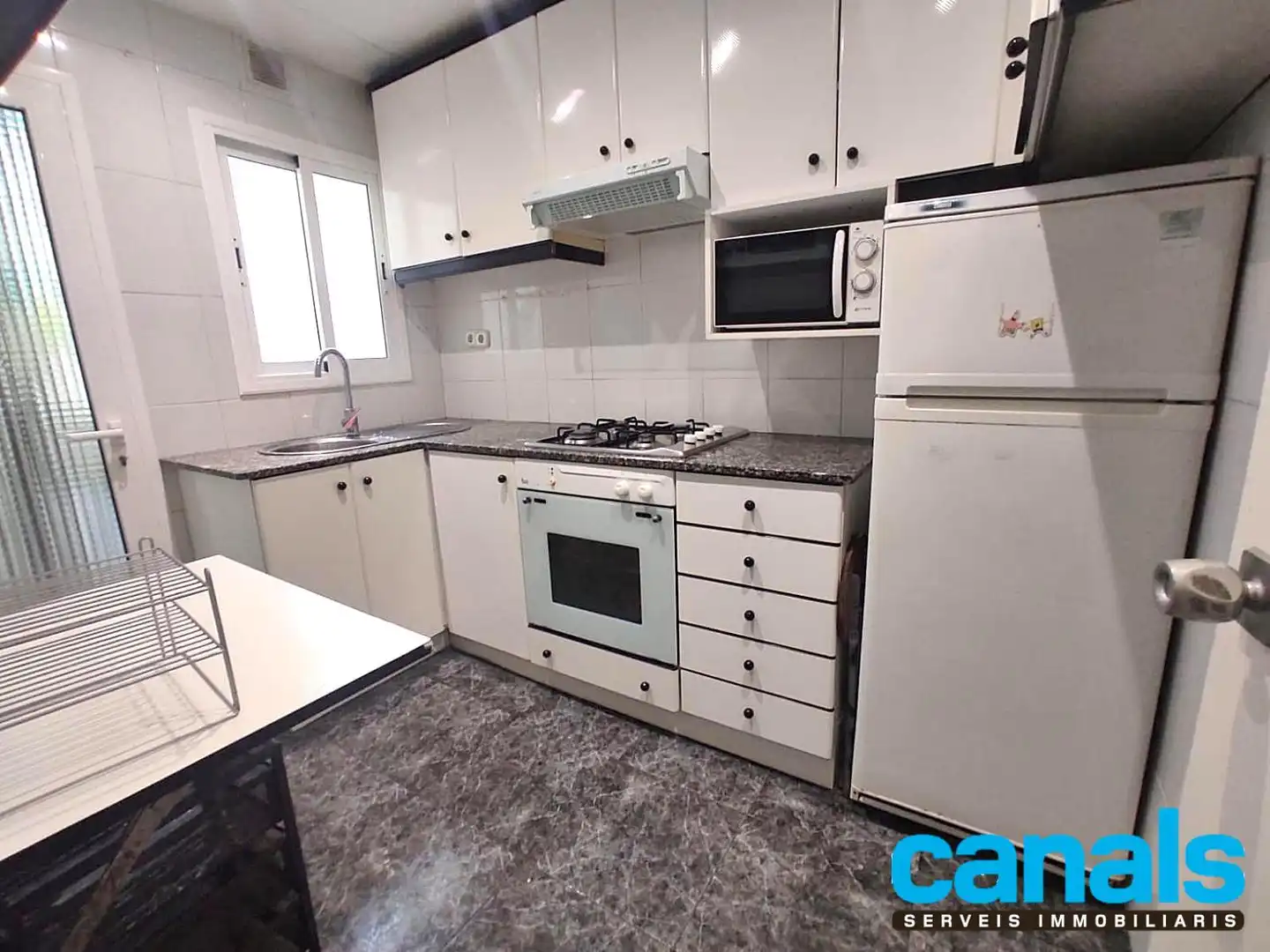 Cocina de Piso en venta en Cerdanyola del Vallès con Calefacción, Horno y Balcón
