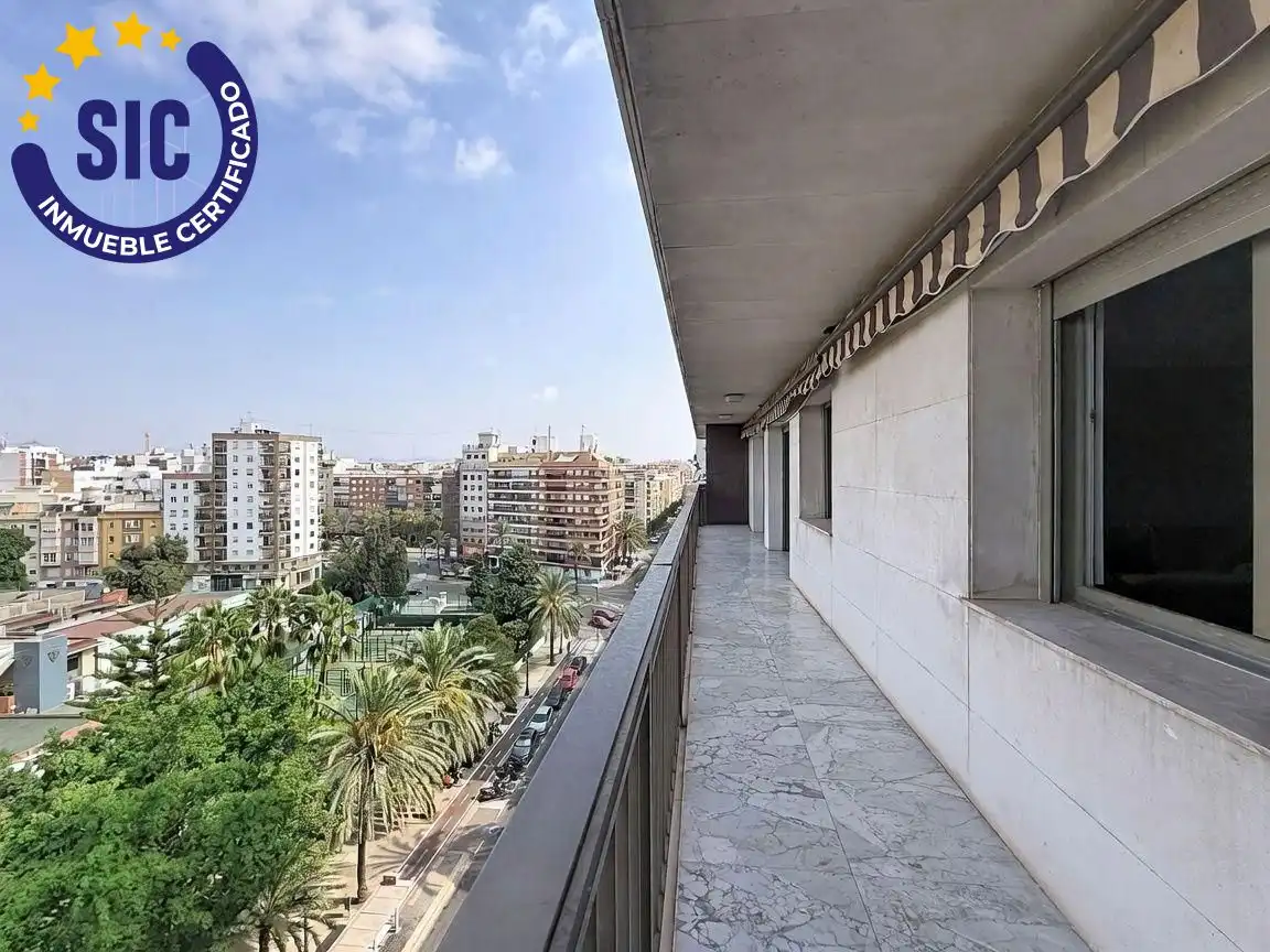 Vista exterior de Pis en venda en Valencia amb Aire condicionat, Terrassa i Balcó