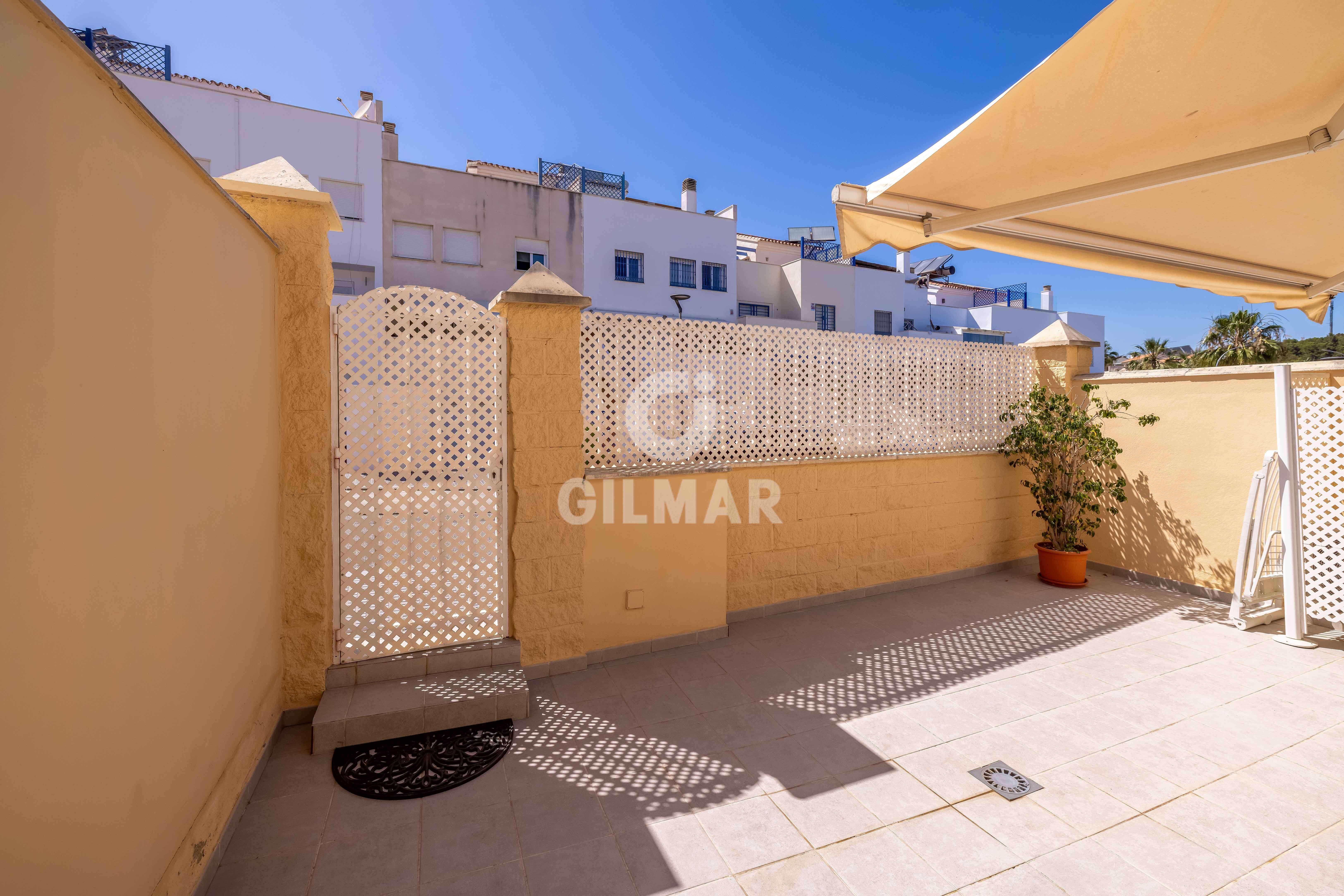Terrassa de Casa adosada en venda en Torremolinos amb Piscina i Moblat