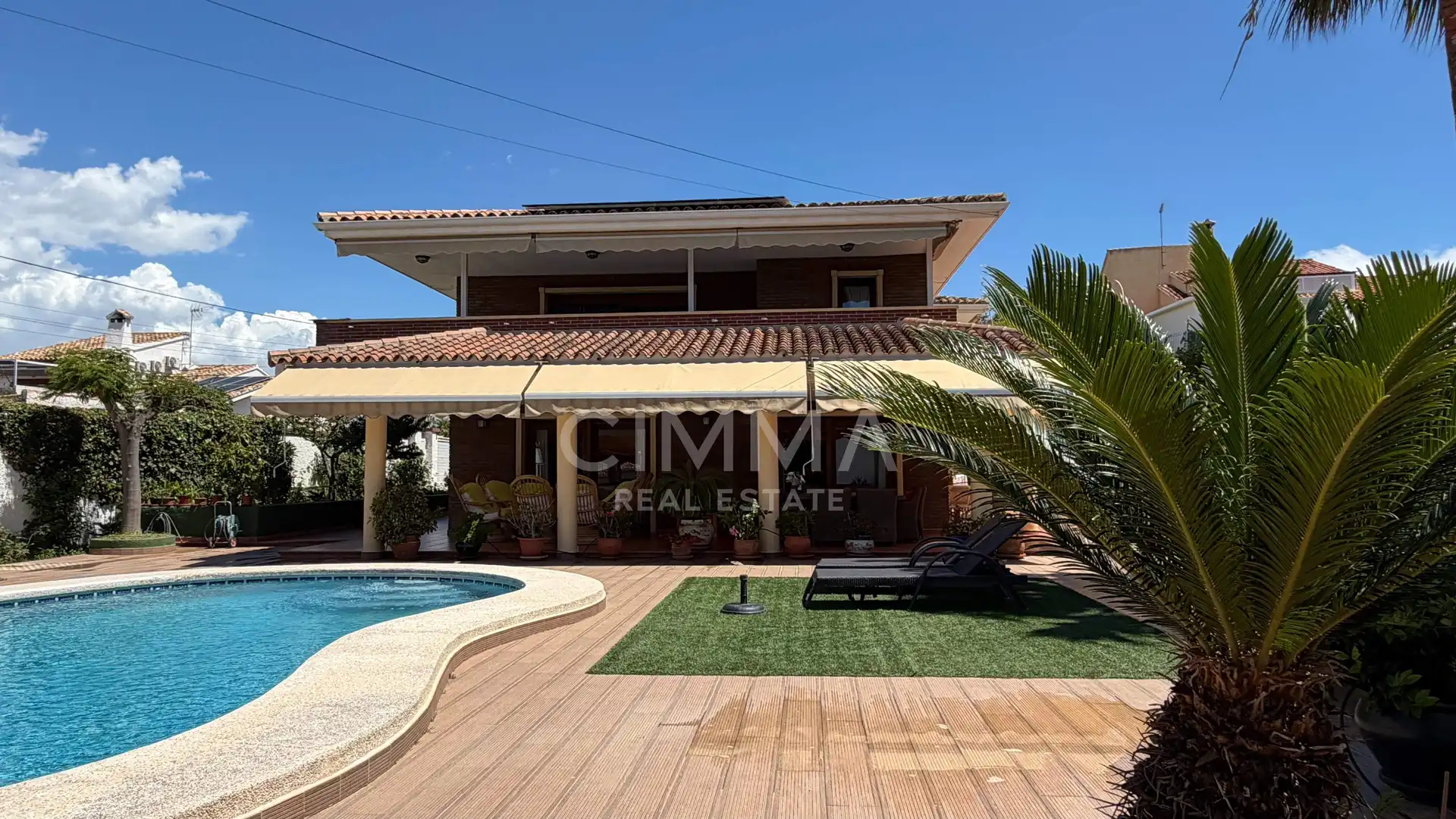 Vista exterior de Casa o chalet en venta en Benidorm con Aire acondicionado, Calefacción y Jardín privado